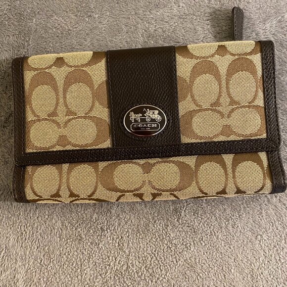 Women's Brown Legacy Signature Checkbook Wallet NWOT - Picture 1 of 9